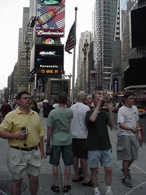 cats_timesquare2.jpg 21.8K